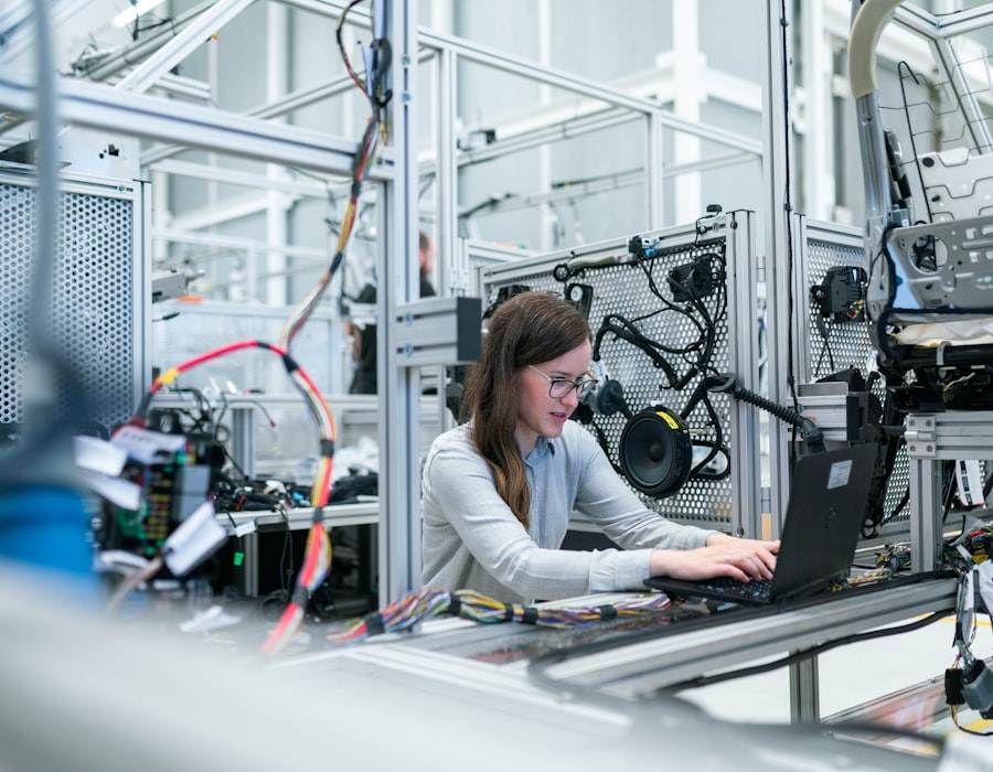 দক্ষিণ ২৪ পরগনায় বন্যা কবলিত এলাকায় ত্রাণ বিতরণ শুরু প্রশাসনের